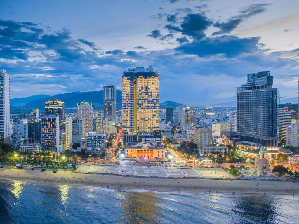 Rollton Ocean View Apartment Nha Trang Bagian luar foto