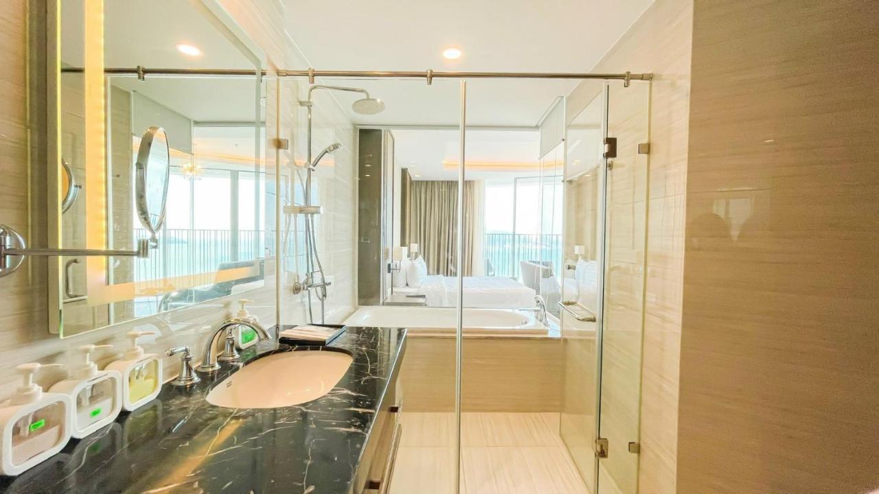 Rollton Ocean View Apartment Nha Trang Bagian luar foto
